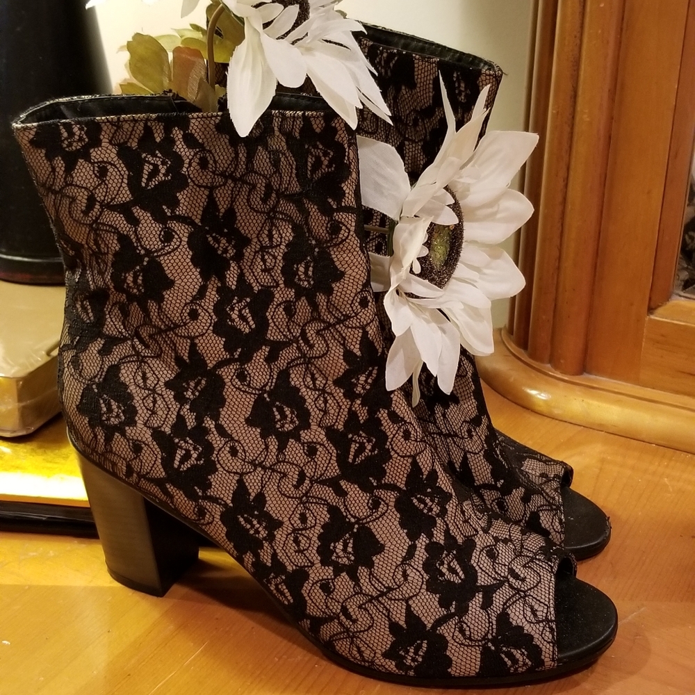 Leuven Alexander Nude Black Lace Peep Toe Ankle Booties Sz 9